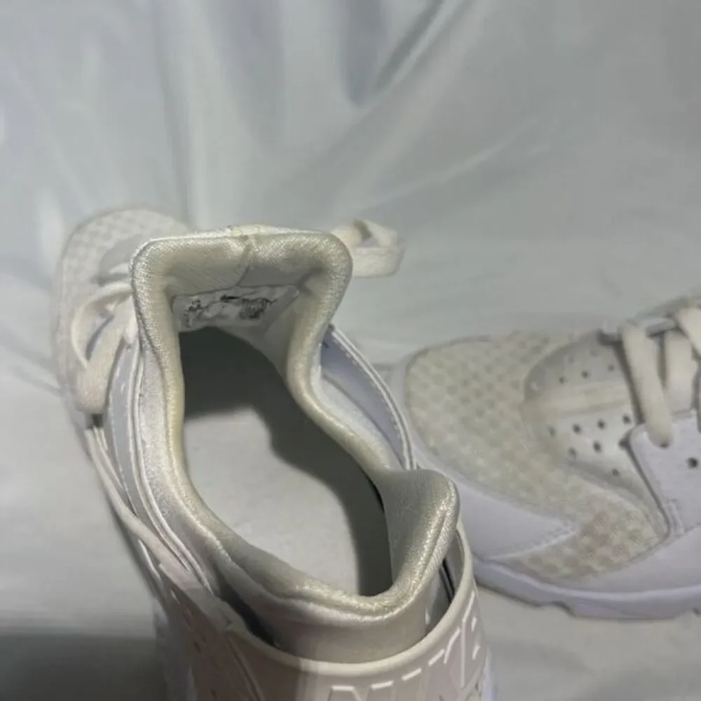 Size 8.5 - Nike Air Huarache Run Triple White‎ 2016